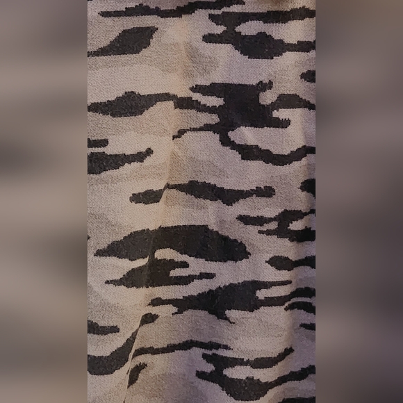 Tahari Women's Camouflage Knit Hoodie Sweater Sz Small Perfect Condition - Picture 4 of 4